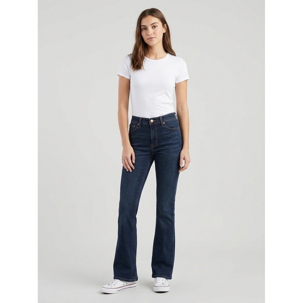 Signature by Levi Strauss Womens Bootcut Jeans Dark Wash Size 6 Medium 34x28